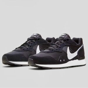 Nike Men’s Venture Runner Sneakers - Size 7